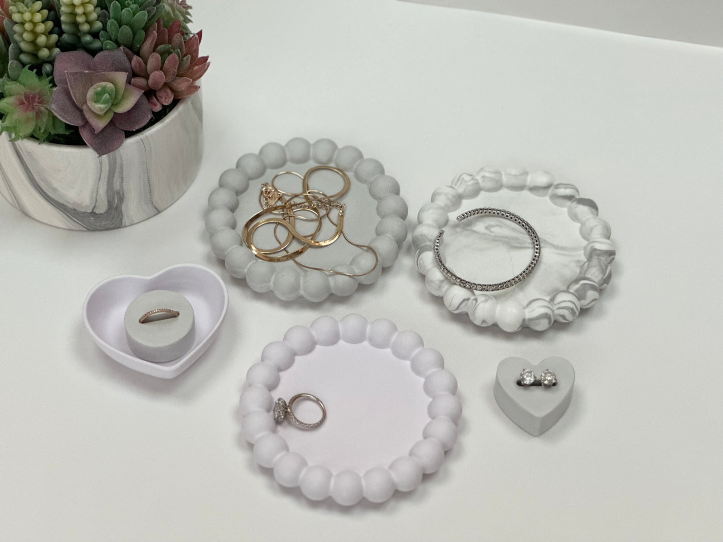 THE REMI RING HOLDER