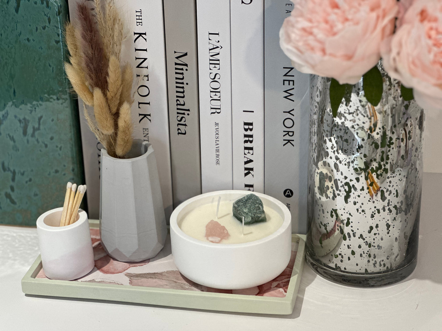 THE MIA CANDLE