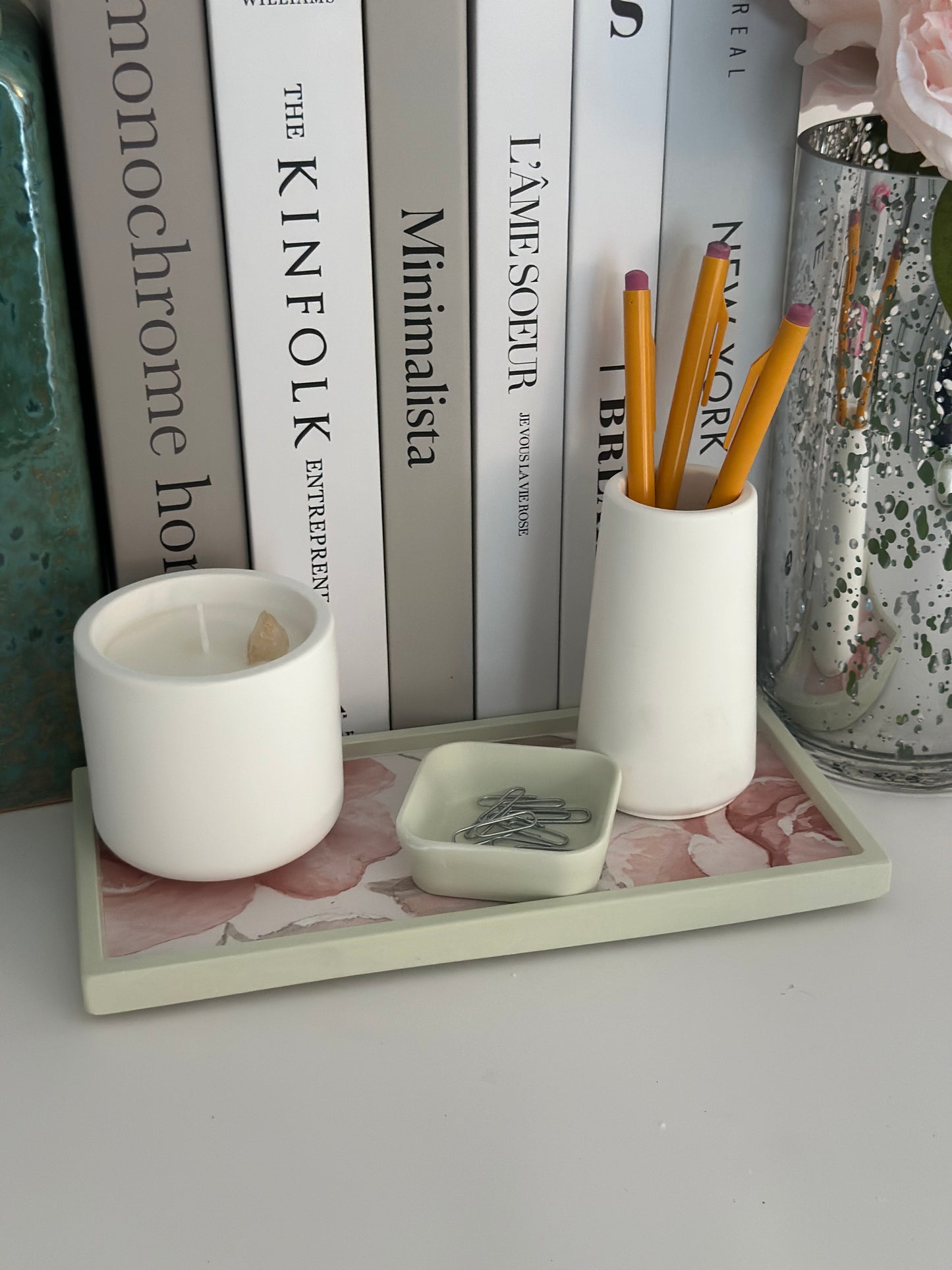 THE MIA CANDLE