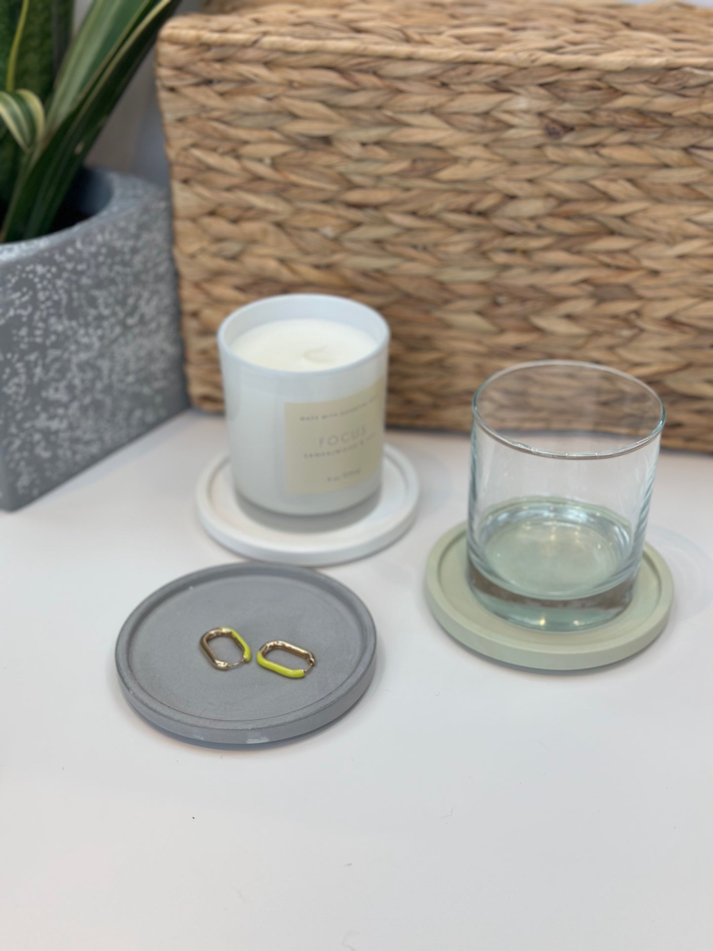 THE OLIVIA COASTER